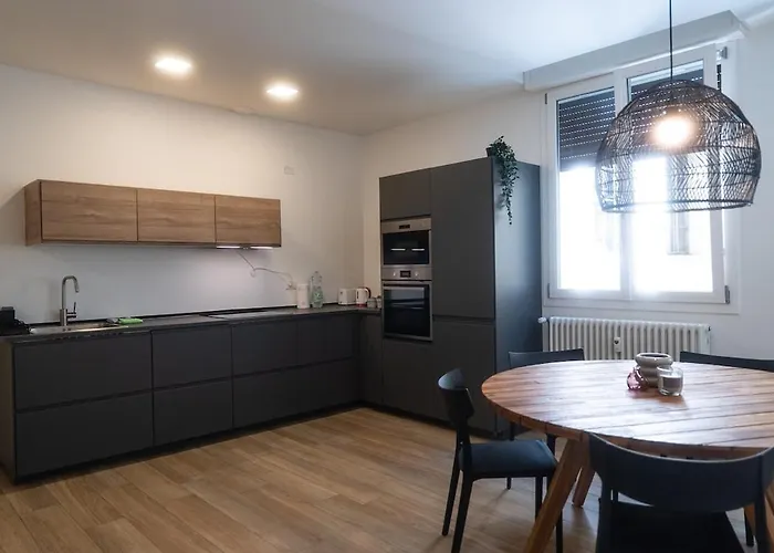 Moderno Trilocale Nel Centro Storico Di شقة